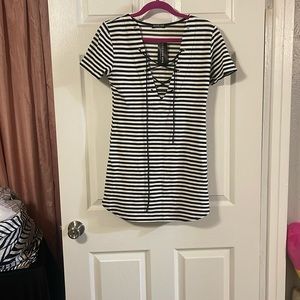 Fashion, nova striped mini dress crisscross, V-neck